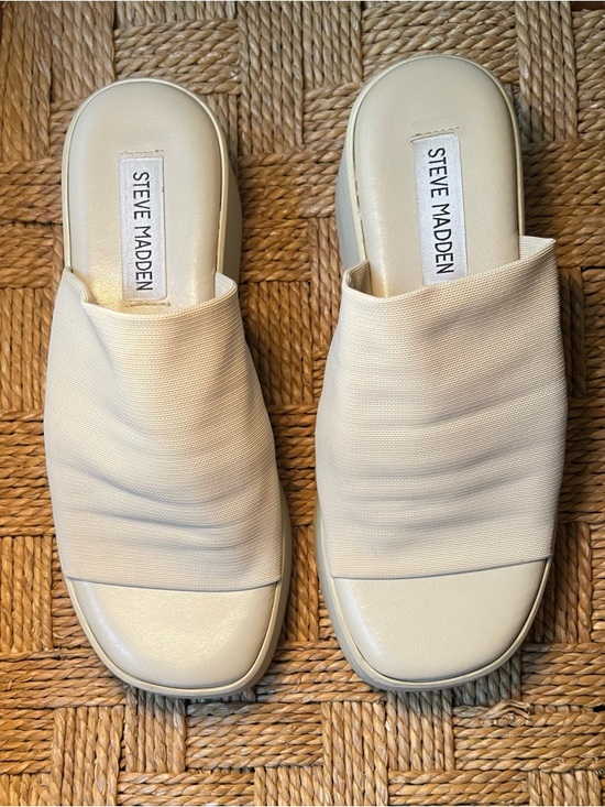 Shoes - Steve Madden Slinky30
